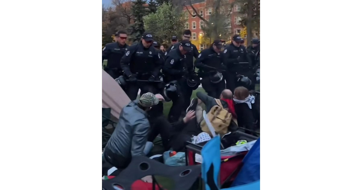 شرطة إدمنتون ستخضع للتحقيق في استخدام عناصرها العنف ضد المتظاهرين في جامعة كالغاري